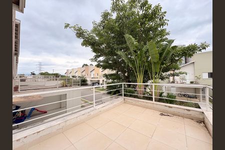 Casa de condomínio à venda com 131m², 3 quartos e 3 vagasSuíte - Sacada