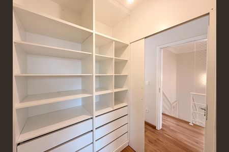 Casa de condomínio à venda com 131m², 3 quartos e 3 vagasSuíte - Closet