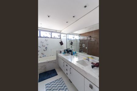 Apartamento para alugar com 700m², 5 quartos e 8 vagasBanheiro Suíte 2