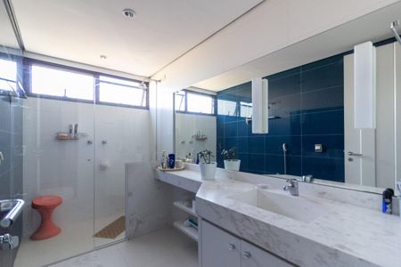 Apartamento para alugar com 700m², 5 quartos e 8 vagasBanheiro Social