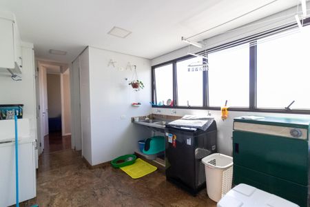 Apartamento para alugar com 700m², 5 quartos e 8 vagasÁrea de Serviço