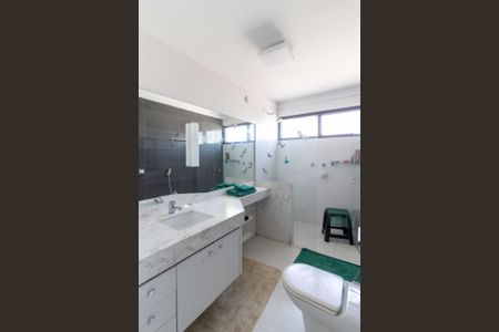 Apartamento para alugar com 700m², 5 quartos e 8 vagasBanheiro Suíte 3