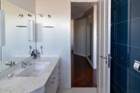 Apartamento para alugar com 700m², 5 quartos e 8 vagasBanheiro Social