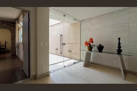 Apartamento à venda com 230m², 3 quartos e 2 vagasEntrada