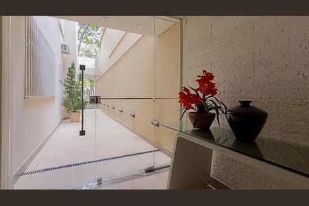 Apartamento à venda com 230m², 3 quartos e 2 vagasEntrada