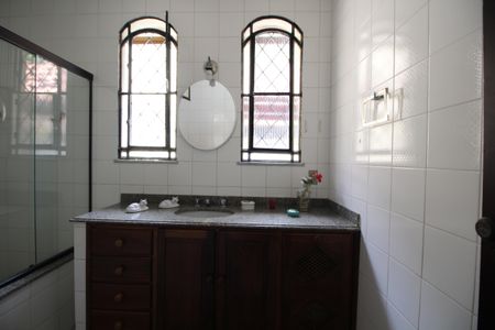 Casa de condomínio à venda com 392m², 4 quartos e 2 vagasBanheiro da Suíte 2