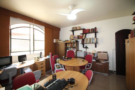 Casa de condomínio à venda com 392m², 4 quartos e 2 vagasSuíte 2