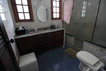Casa de condomínio à venda com 392m², 4 quartos e 2 vagasBanheiro da Suíte 1