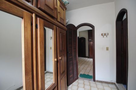 Casa de condomínio à venda com 392m², 4 quartos e 2 vagasSuíte 1- Closet