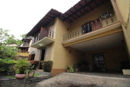 Casa de condomínio à venda com 392m², 4 quartos e 2 vagasFachada