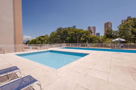 Apartamento para alugar com 152m², 3 quartos e 2 vagas Apartamento para alugar com 152m², 3 quartos e 2 vagasÁrea comum - Piscina