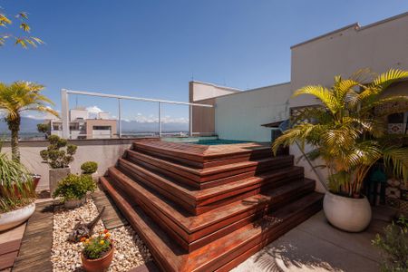 Apartamento para alugar com 152m², 3 quartos e 2 vagas Apartamento para alugar com 152m², 3 quartos e 2 vagasPiscina Particular