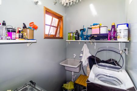 Casa à venda com 156m², 5 quartos e 1 vagaCasa 1 Área de Serviço