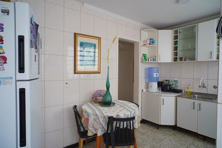 Apartamento à venda com 122m², 2 quartos e 2 vagasCozinha 