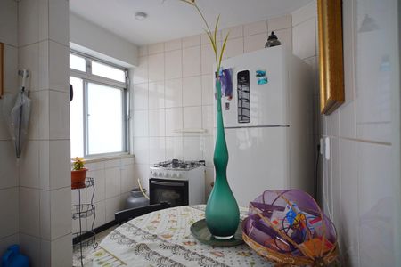 Apartamento à venda com 122m², 2 quartos e 2 vagasCozinha 