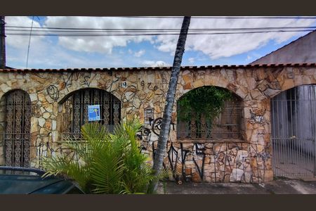 Casa para alugar com 216m², 3 quartos e 6 vagasFachada 