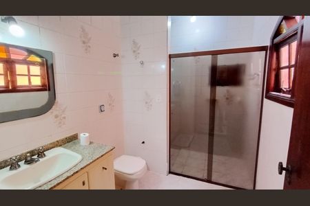 Casa para alugar com 216m², 3 quartos e 6 vagasBanheiro 