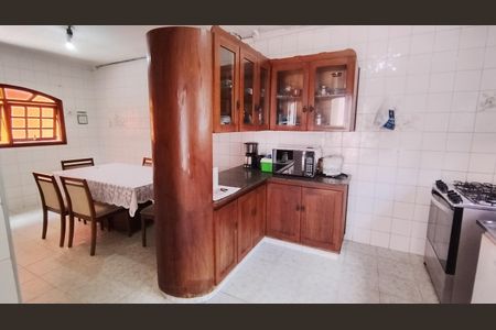 Casa para alugar com 216m², 3 quartos e 6 vagasCozinha 