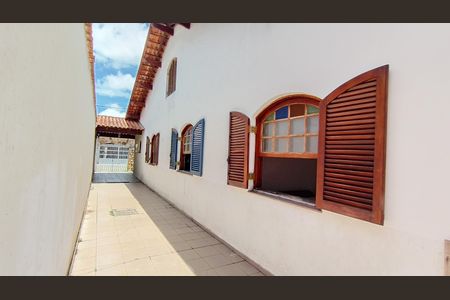 Casa para alugar com 216m², 3 quartos e 6 vagasQuintal