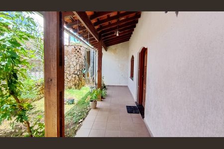 Casa para alugar com 216m², 3 quartos e 6 vagasQuintal