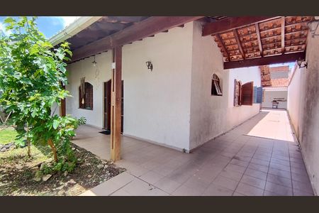 Casa para alugar com 216m², 3 quartos e 6 vagasQuintal 