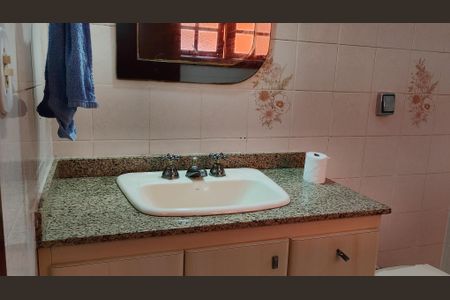 Casa para alugar com 216m², 3 quartos e 6 vagasBanheiro