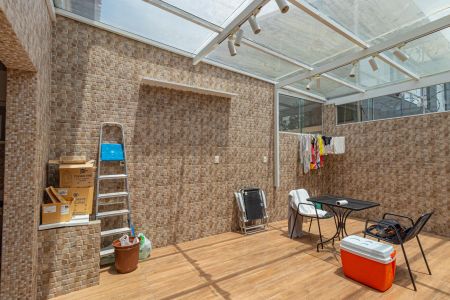 Casa de condomínio à venda com 80m², 2 quartos e 1 vagaVaranda