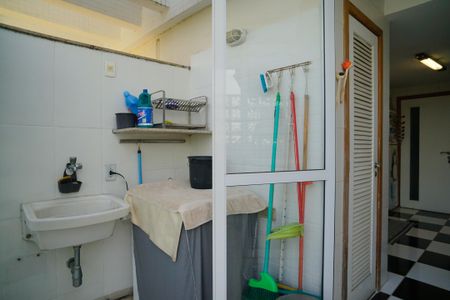 Apartamento à venda com 200m², 3 quartos e 3 vagas Apartamento à venda com 200m², 3 quartos e 3 vagasÁrea de Serviço