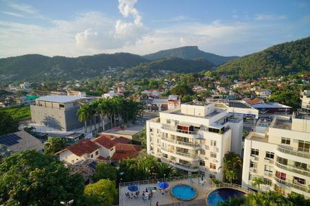 Apartamento à venda com 200m², 3 quartos e 3 vagas Apartamento à venda com 200m², 3 quartos e 3 vagasVista da Sacada