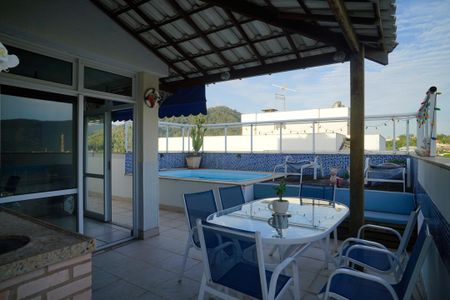 Apartamento à venda com 200m², 3 quartos e 3 vagas Apartamento à venda com 200m², 3 quartos e 3 vagasCobertura