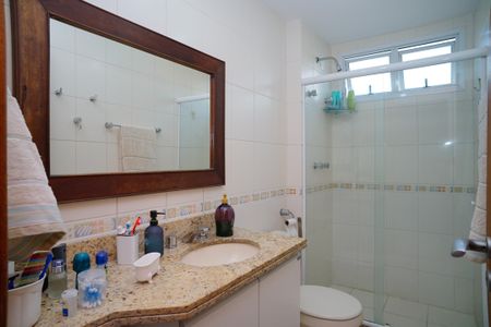 Apartamento à venda com 200m², 3 quartos e 3 vagas Apartamento à venda com 200m², 3 quartos e 3 vagasBanheiro Social