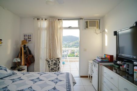 Apartamento à venda com 200m², 3 quartos e 3 vagas Apartamento à venda com 200m², 3 quartos e 3 vagasQuarto 3