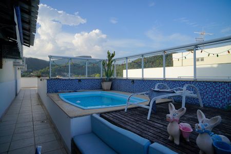 Apartamento à venda com 200m², 3 quartos e 3 vagas Apartamento à venda com 200m², 3 quartos e 3 vagasPiscina