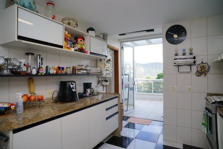 Apartamento à venda com 200m², 3 quartos e 3 vagas Apartamento à venda com 200m², 3 quartos e 3 vagasCozinha