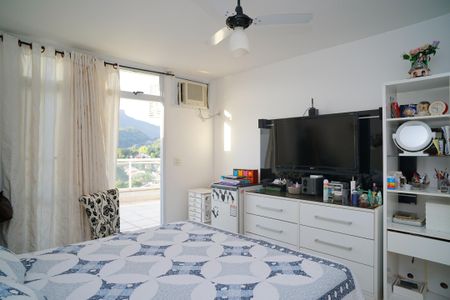 Apartamento à venda com 200m², 3 quartos e 3 vagas Apartamento à venda com 200m², 3 quartos e 3 vagasQuarto 3