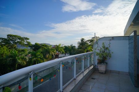 Apartamento à venda com 200m², 3 quartos e 3 vagas Apartamento à venda com 200m², 3 quartos e 3 vagasÁrea externa