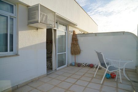 Apartamento à venda com 200m², 3 quartos e 3 vagas Apartamento à venda com 200m², 3 quartos e 3 vagasÁrea externa