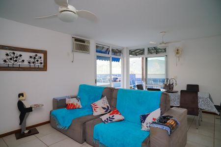 Apartamento à venda com 200m², 3 quartos e 3 vagas Apartamento à venda com 200m², 3 quartos e 3 vagasSala