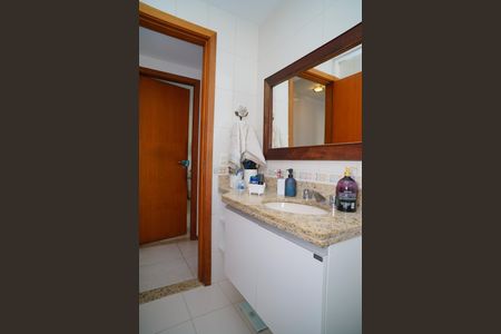 Apartamento à venda com 200m², 3 quartos e 3 vagas Apartamento à venda com 200m², 3 quartos e 3 vagasBanheiro Social