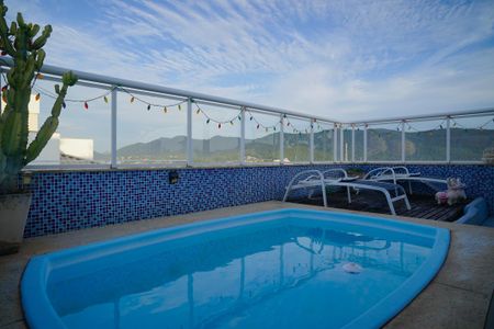 Apartamento à venda com 200m², 3 quartos e 3 vagas Apartamento à venda com 200m², 3 quartos e 3 vagasPiscina