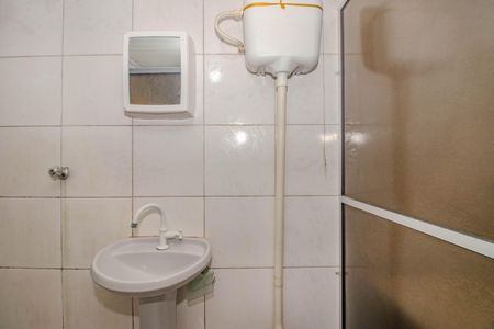 Banheiro Social de casa de condomínio para alugar com 1 quarto, 35m² em Passo da Areia, Porto Alegre