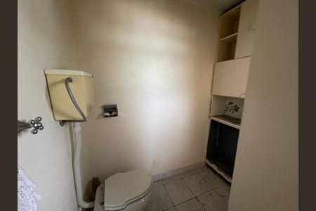 Casa à venda com 180m², 3 quartos e 3 vagasBanheiro 