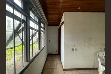 Casa à venda com 180m², 3 quartos e 3 vagasSuíte