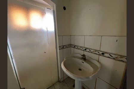 Casa à venda com 180m², 3 quartos e 3 vagasBanheiro 