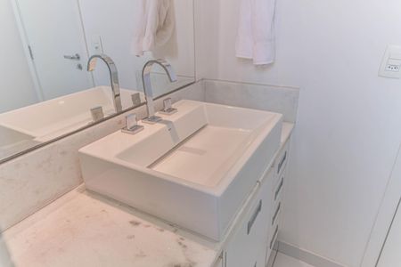 Apartamento para alugar com 67m², 2 quartos e 2 vagas Apartamento para alugar com 67m², 2 quartos e 2 vagasBanheiro da Suíte