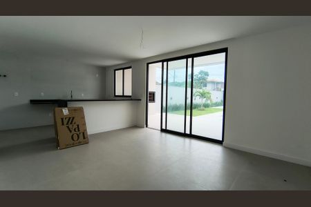 Sala de casa de condomínio à venda com 3 quartos, 160m² em Vargem Grande, Rio de Janeiro