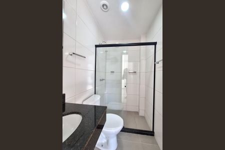Banheiro de apartamento para alugar com 1 quarto, 50m² em Parque Equitativa, Duque de Caxias