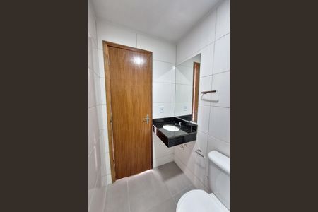 Banheiro de apartamento para alugar com 1 quarto, 50m² em Parque Equitativa, Duque de Caxias