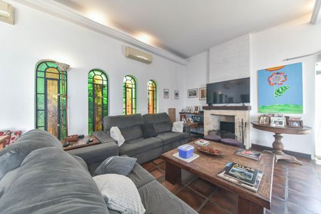 Casa à venda com 300m², 4 quartos e 4 vagasSala