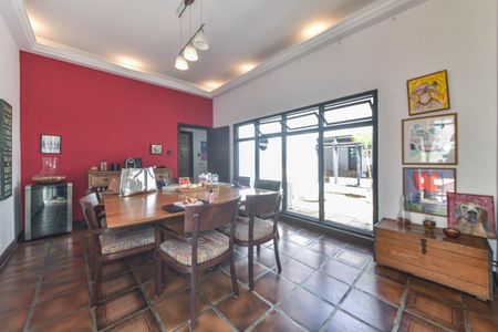 Casa à venda com 300m², 4 quartos e 4 vagasSala